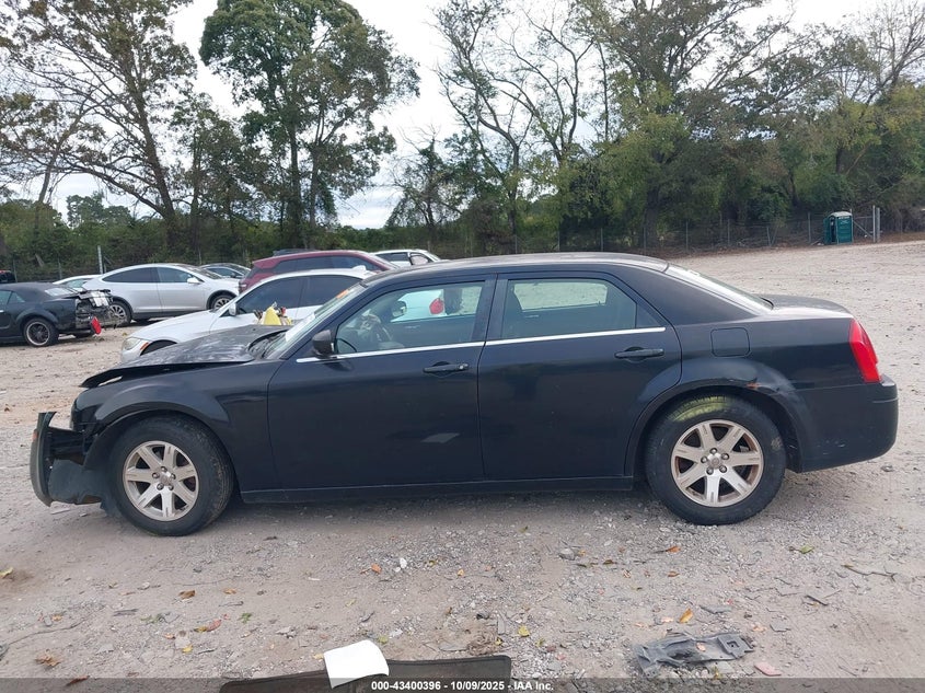 2007 Chrysler 300 VIN: 2C3KA43R77H806807 Lot: 43400396
