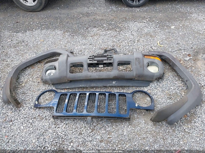 2002 Jeep Liberty Sport VIN: 1J4GL48K02W144127 Lot: 43400670