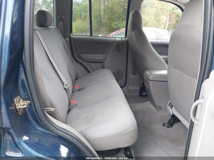 2002 Jeep Liberty Sport VIN: 1J4GL48K02W144127 Lot: 43400670