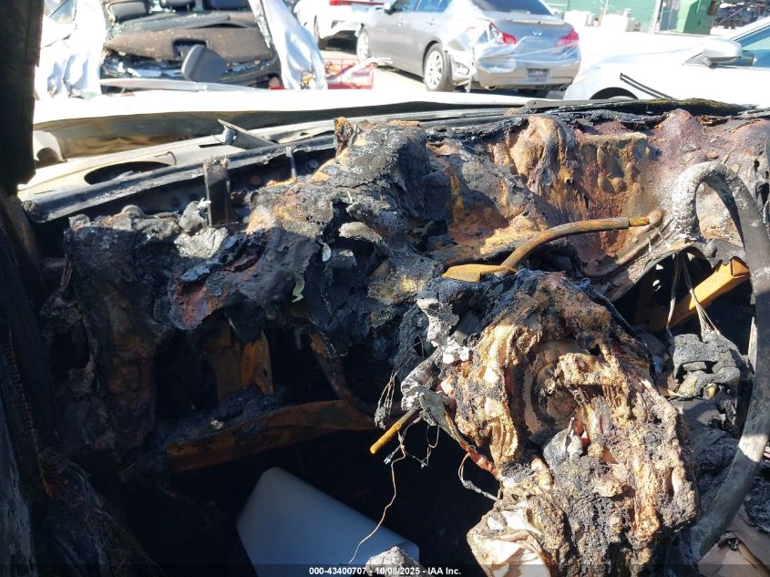 1999 Ford Explorer Eddie Bauer/Limited/Xlt VIN: 1FMDU34E3XZA33105 Lot: 43400707