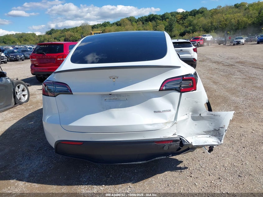 2022 Tesla Model Y Performance Dual Motor All-Wheel Drive VIN: 7SAYGDEF0NF574757 Lot: 43400753