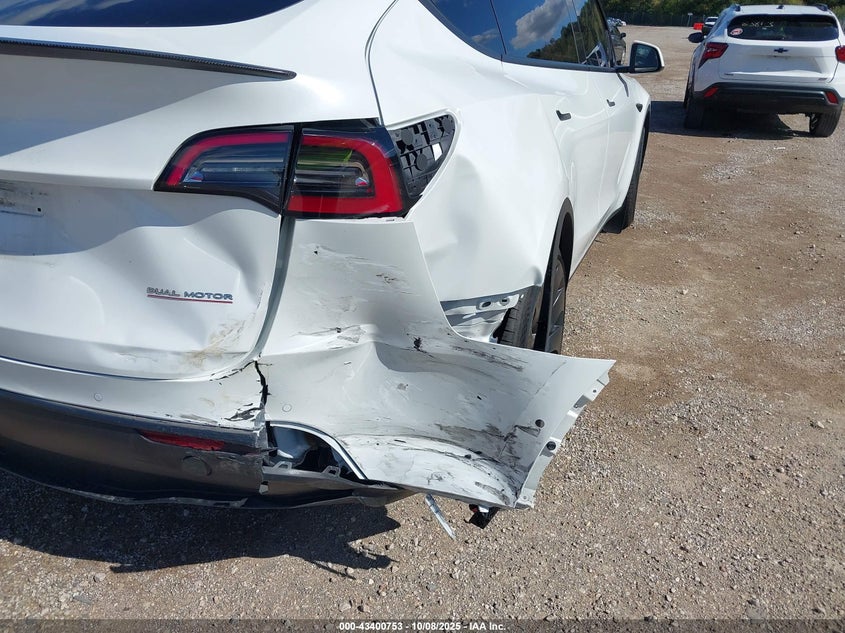 2022 Tesla Model Y Performance Dual Motor All-Wheel Drive VIN: 7SAYGDEF0NF574757 Lot: 43400753