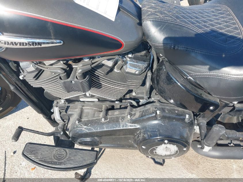 2018 Harley-Davidson Flhcs Heritage Classic 114 VIN: 1HD1YBK17JC063884 Lot: 43400911