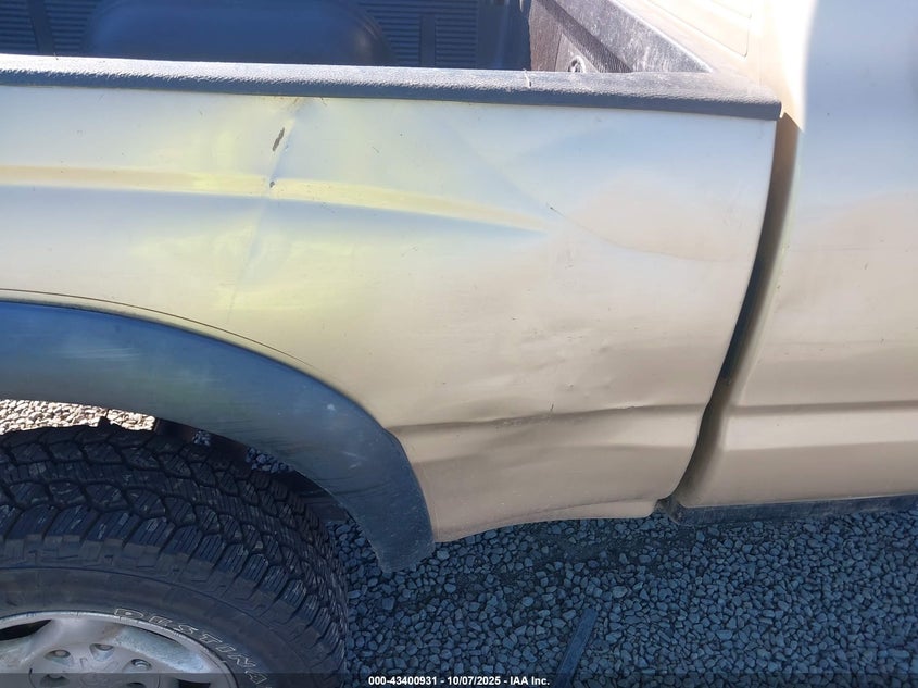5TEWN72N81Z879407 2001 TOYOTA TACOMA photo no. 18