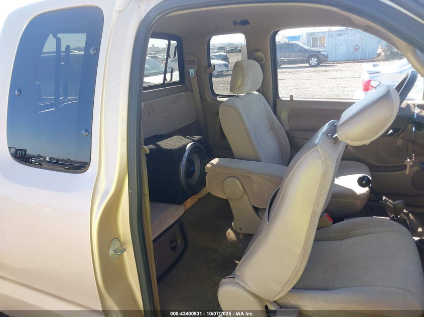 5TEWN72N81Z879407 2001 TOYOTA TACOMA photo no. 8