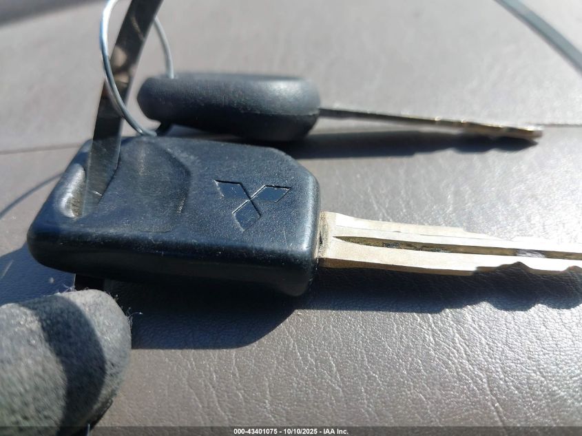 2000 Mitsubishi Montero Sport Ls/Xls VIN: JA4MT31HXYP013933 Lot: 43401075