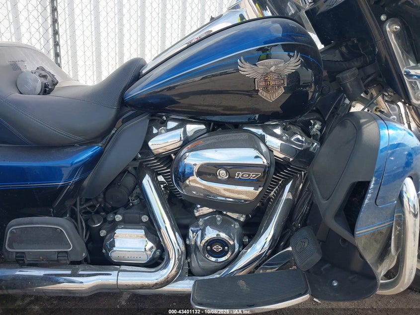 2018 Harley-Davidson Flhtcutg 115Th Ann Tri Glide Ultra VIN: 1HD1MDD17JB850053 Lot: 43401132