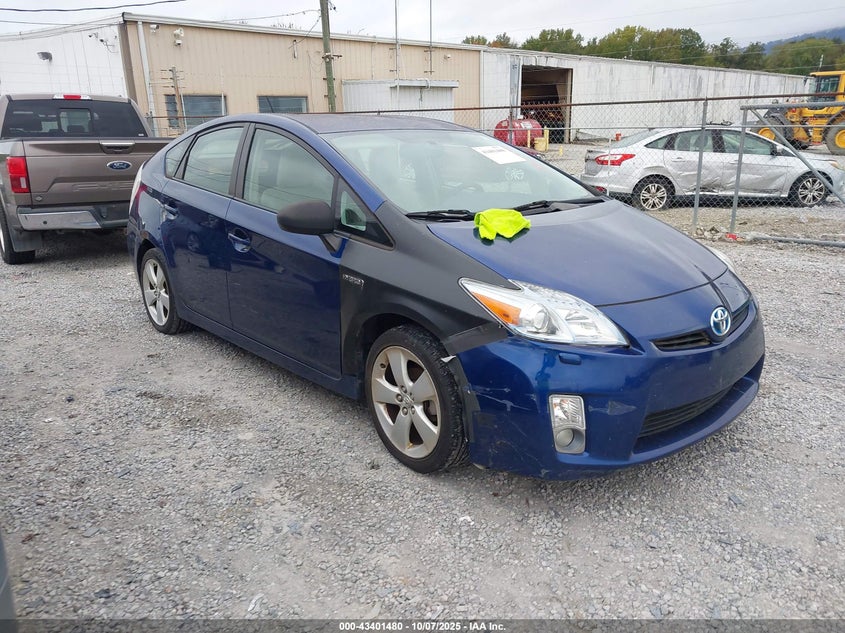 TOYOTA PRIUS V