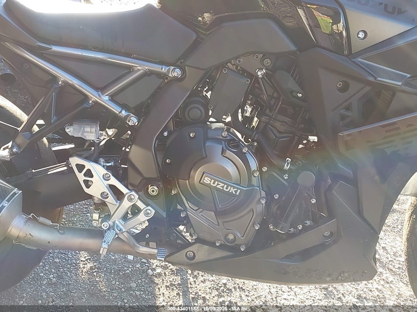 2025 Suzuki Gsx800 F VIN: JS1EM13B5S7100158 Lot: 43401588