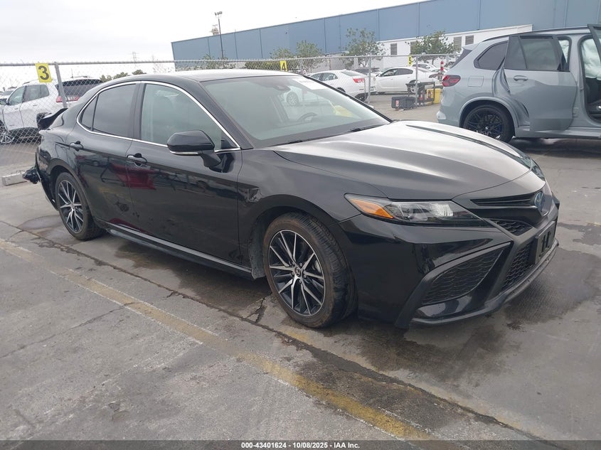 TOYOTA CAMRY HYBRID SE