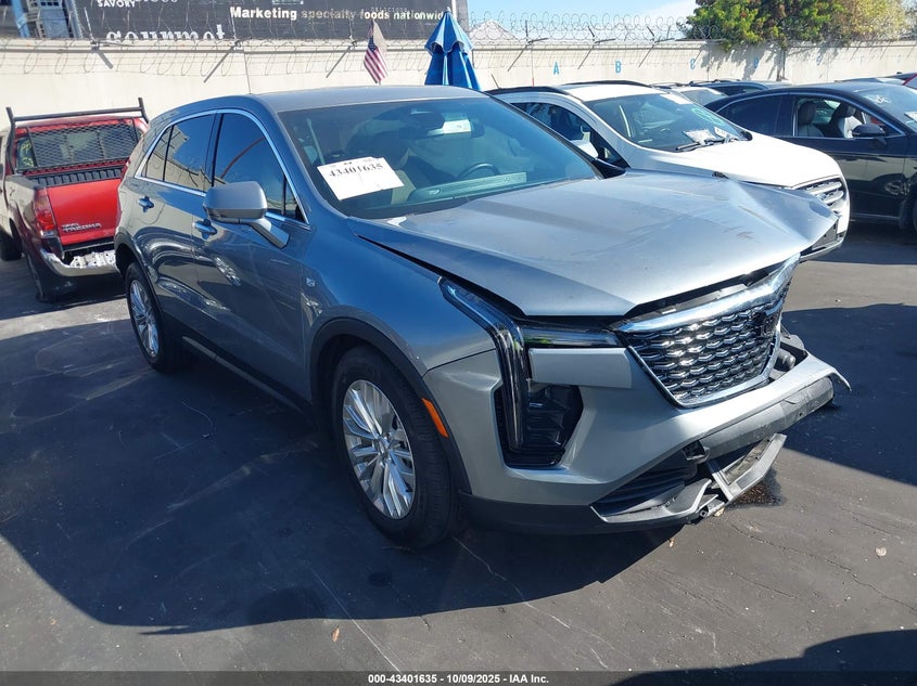 CADILLAC XT4 FWD LUXURY