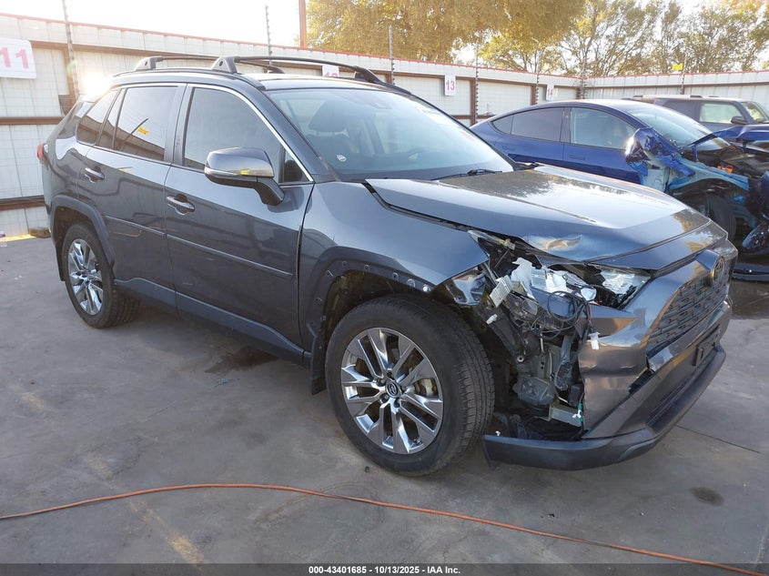 TOYOTA RAV4 XLE PREMIUM