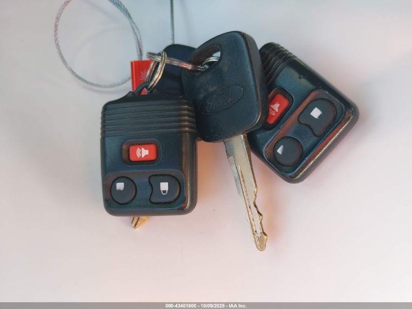 2000 Ford Expedition Eddie Bauer VIN: 1FMFU18L0YLB55320 Lot: 43401800