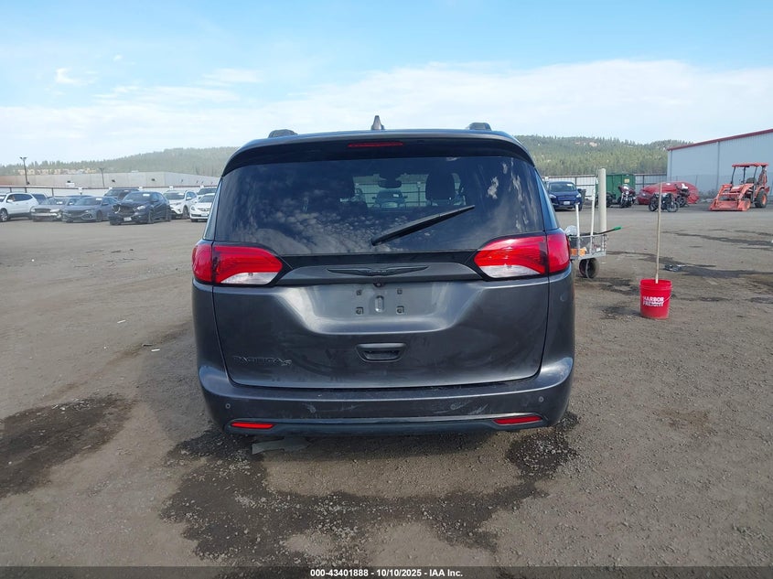 2018 Chrysler Pacifica Touring Plus VIN: 2C4RC1FGXJR228832 Lot: 43401888