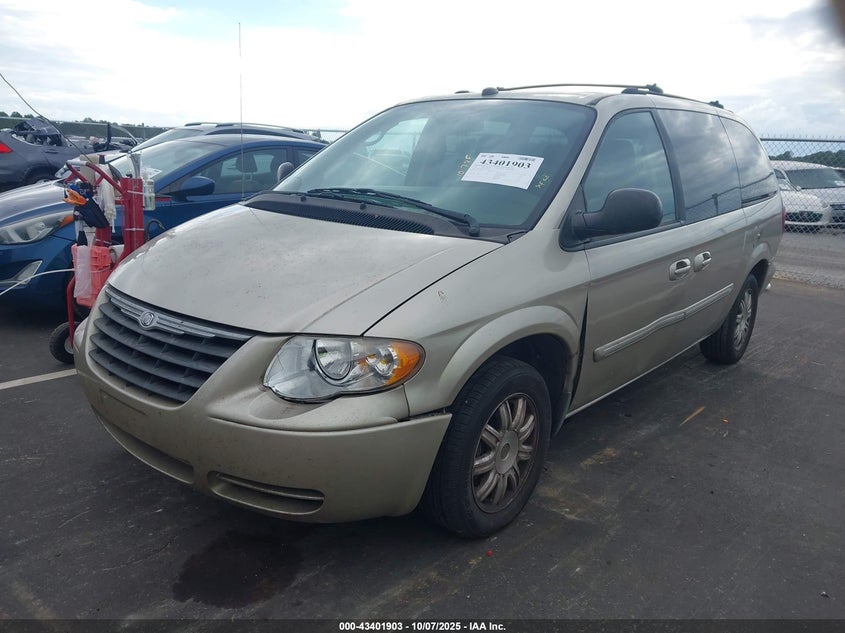 2C4GP54LX5R559936 2005 CHRYSLER TOWN & COUNTRY photo no. 2