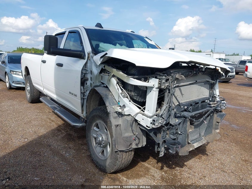 RAM 2500 TRADESMAN 4X4 8 BOX