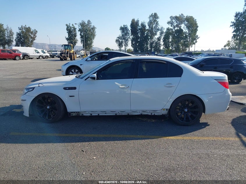 2008 BMW M5 VIN: WBSNB93558CX10798 Lot: 43401970