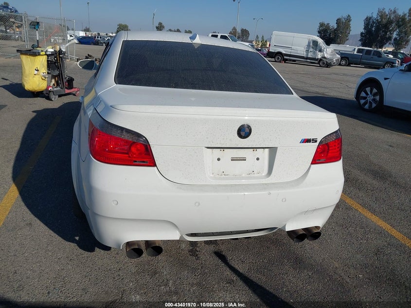 2008 BMW M5 VIN: WBSNB93558CX10798 Lot: 43401970
