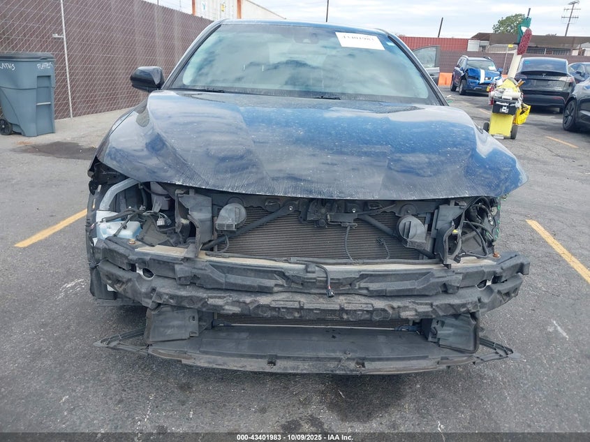 2018 Toyota Camry Le VIN: 4T1B11HK1JU141263 Lot: 43401983