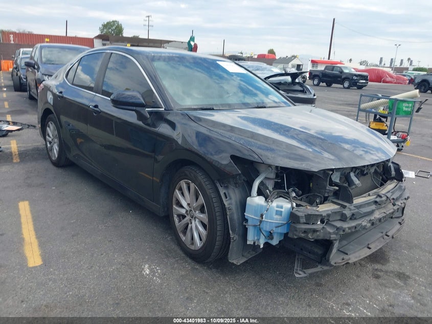 4T1B11HK1JU141263 2018 Toyota Camry Le auction photo 1