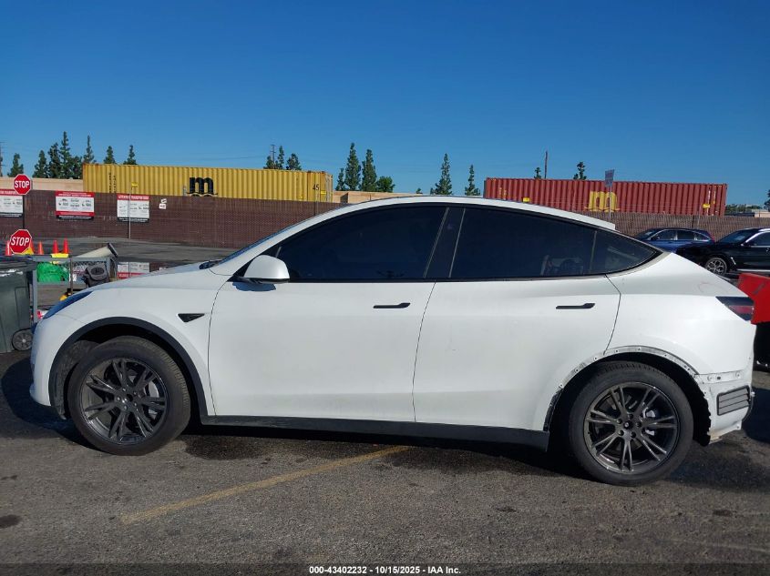 2025 Tesla Model Y Long Range Dual Motor Rear-Wheel Drive VIN: 7SAYGDED2SF219910 Lot: 43402232