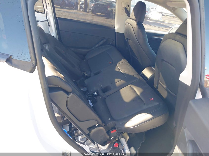 2025 Tesla Model Y Long Range Dual Motor Rear-Wheel Drive VIN: 7SAYGDED2SF219910 Lot: 43402232