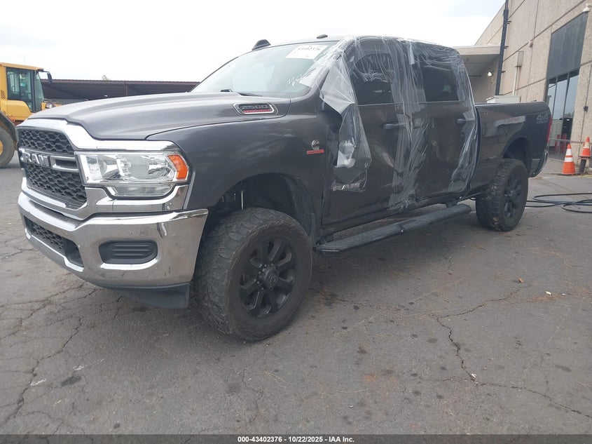 Vin: 3c6ur5cl3lg126774, lot: 43897141, ram 2500 tradesman  4x4 6'4 box 20202
