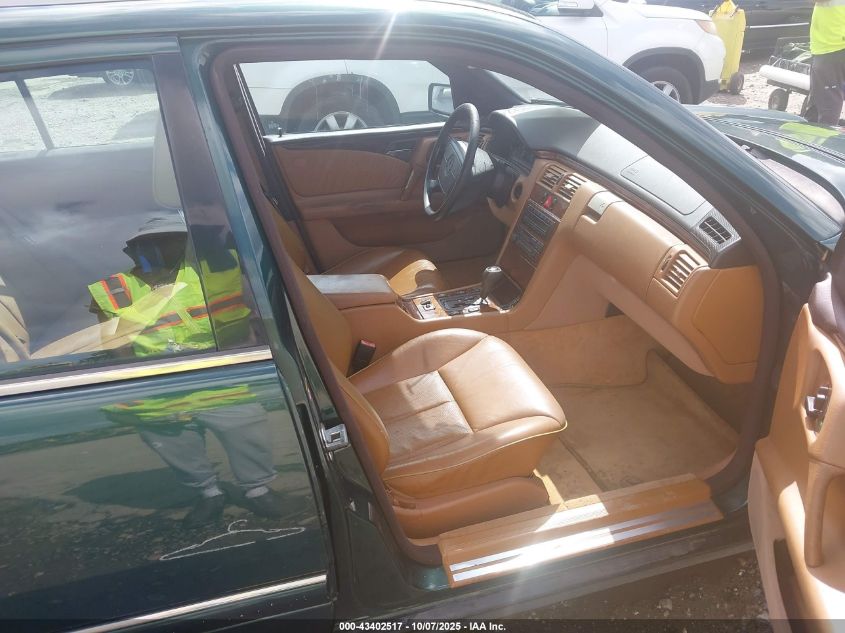 1998 Mercedes-Benz E 320 VIN: WDBJF65F4WA555635 Lot: 43402517