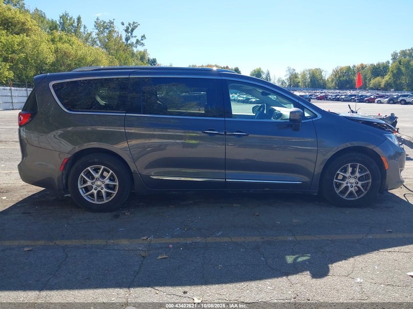 2020 Chrysler Pacifica Touring L VIN: 2C4RC1BG1LR140258 Lot: 43402621