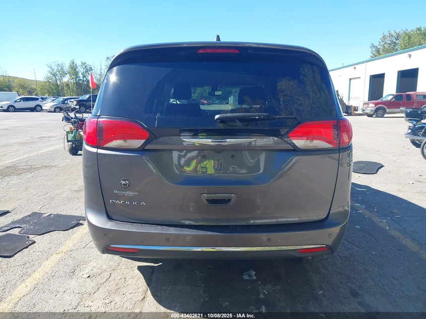 2020 Chrysler Pacifica Touring L VIN: 2C4RC1BG1LR140258 Lot: 43402621