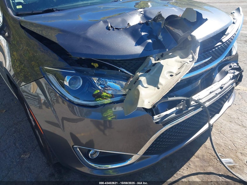 2020 Chrysler Pacifica Touring L VIN: 2C4RC1BG1LR140258 Lot: 43402621