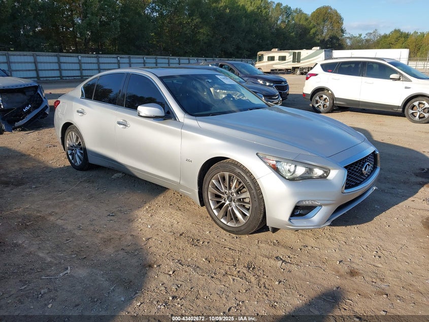 INFINITI Q50 2.0T LUXE