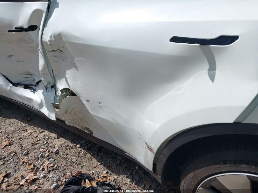 2023 Tesla Model Y VIN: 7SAYGDEE2PF697616 Lot: 43402773