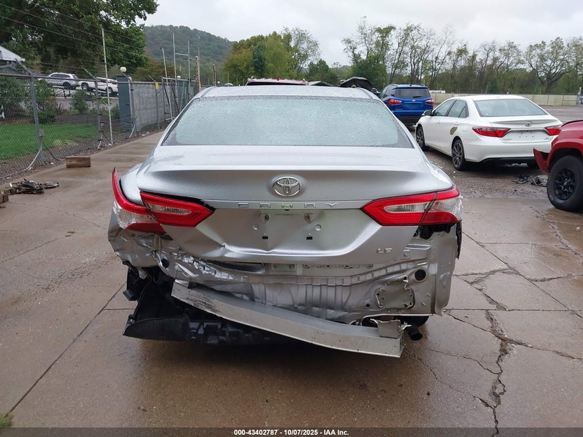 2018 Toyota Camry Le VIN: 4T1B11HK9JU543595 Lot: 43402787