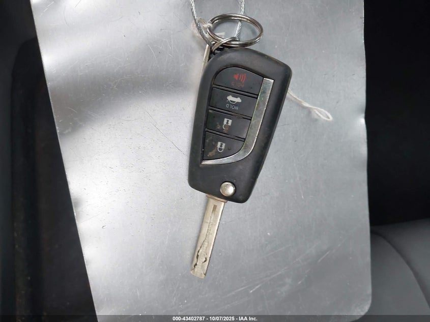 2018 Toyota Camry Le VIN: 4T1B11HK9JU543595 Lot: 43402787