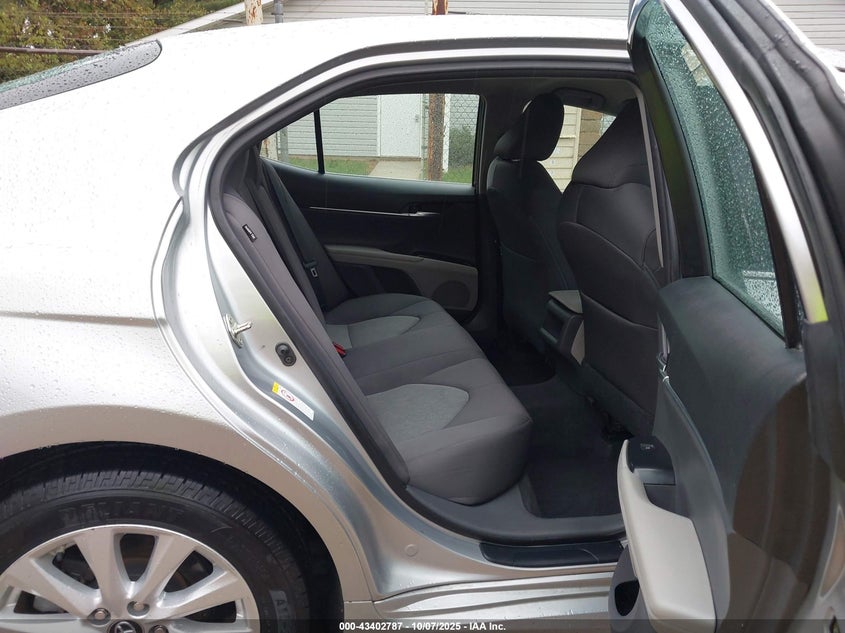 2018 Toyota Camry Le VIN: 4T1B11HK9JU543595 Lot: 43402787