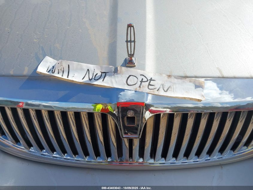 2003 Lincoln Town Car Signature VIN: 1LNHM82W43Y675357 Lot: 43403043