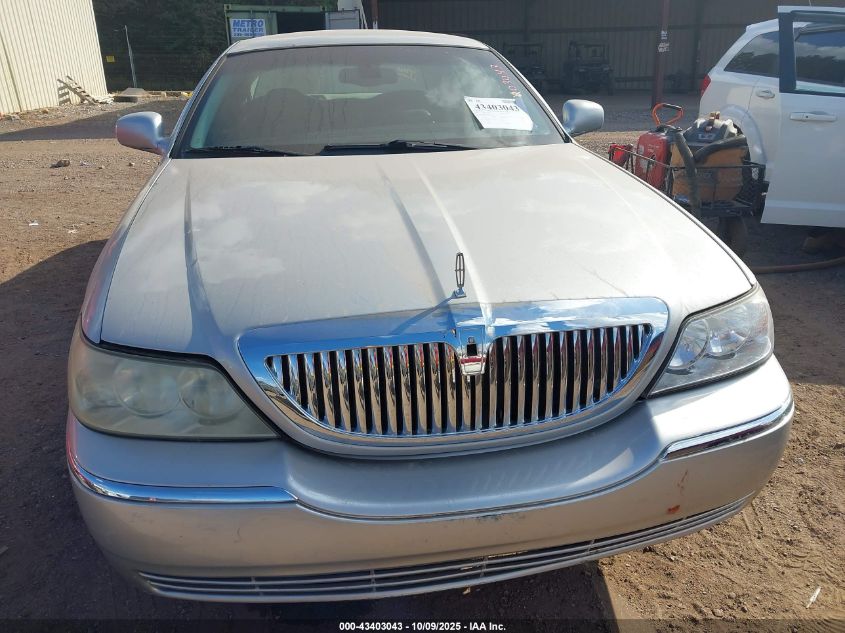 2003 Lincoln Town Car Signature VIN: 1LNHM82W43Y675357 Lot: 43403043
