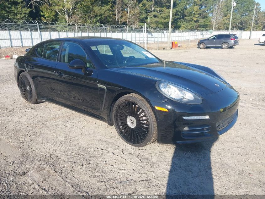 PORSCHE PANAMERA 4