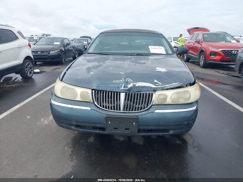 1998 Lincoln Town Car Signature VIN: 1LNFM82W0WY722640 Lot: 43403214