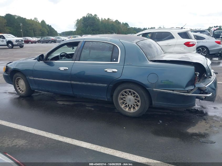 1998 Lincoln Town Car Signature VIN: 1LNFM82W0WY722640 Lot: 43403214