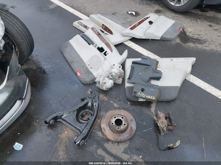 1998 Lincoln Town Car Signature VIN: 1LNFM82W0WY722640 Lot: 43403214