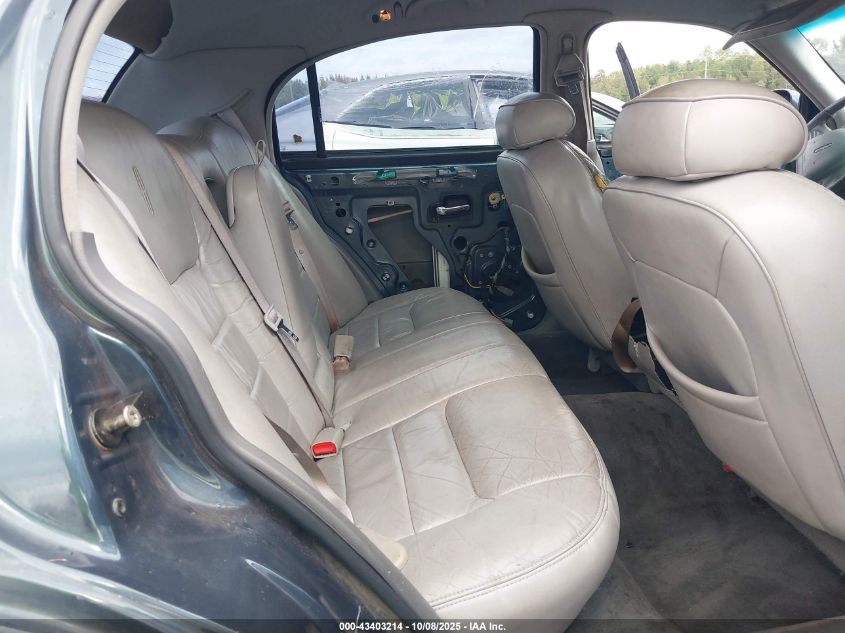 1998 Lincoln Town Car Signature VIN: 1LNFM82W0WY722640 Lot: 43403214