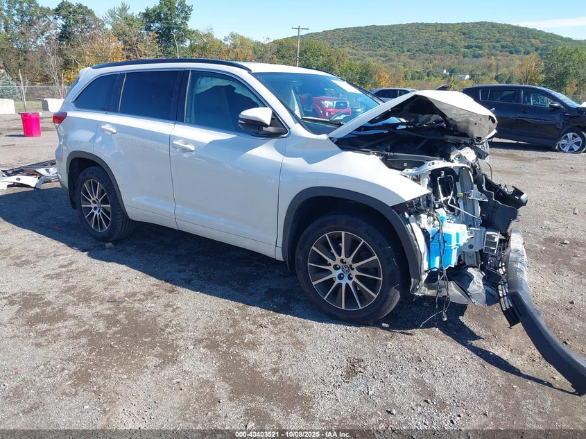 TOYOTA HIGHLANDER SE