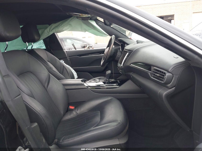 ZN661XUA7JX294328 2018 MASERATI LEVANTE photo no. 5