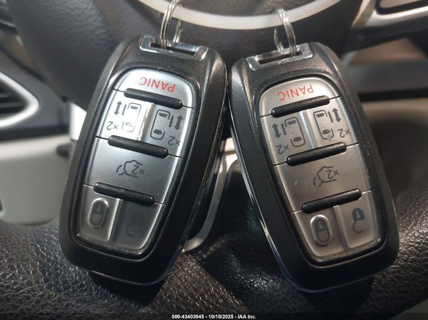 2017 Chrysler Pacifica Touring Plus VIN: 2C4RC1BG8HR817099 Lot: 43403945