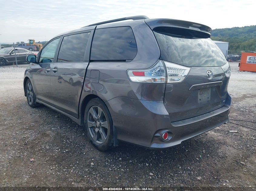 5TDXZ3DC3HS852555 2017 TOYOTA SIENNA photo no. 3