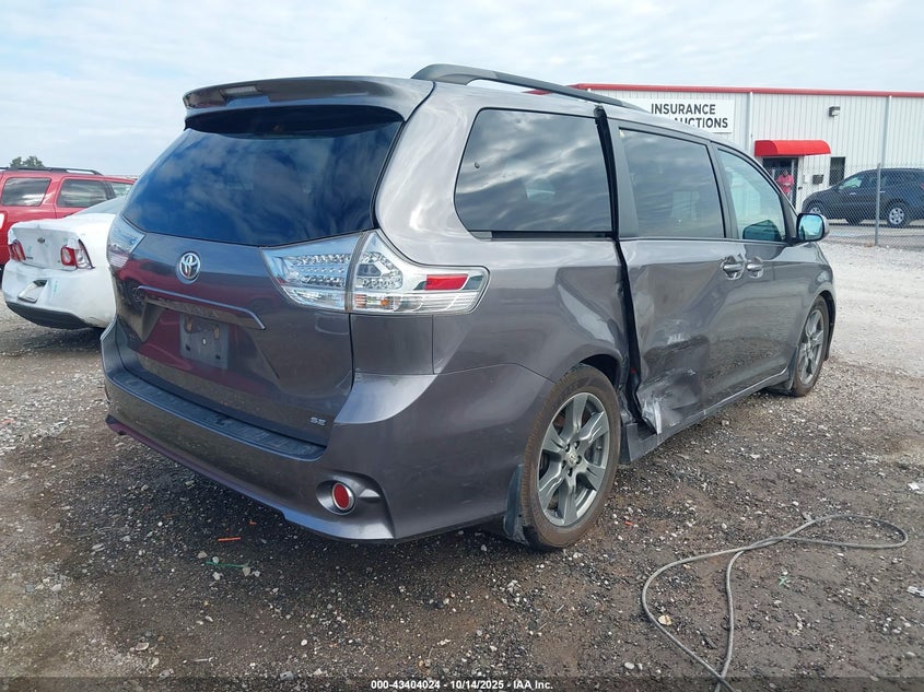 5TDXZ3DC3HS852555 2017 TOYOTA SIENNA photo no. 4