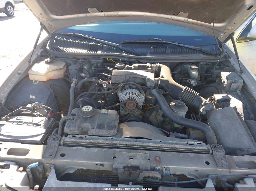 2001 Lincoln Town Car Cartier VIN: 1LNHM83W91Y690738 Lot: 43404445