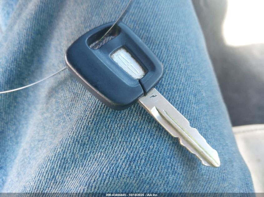 2001 Lincoln Town Car Cartier VIN: 1LNHM83W91Y690738 Lot: 43404445